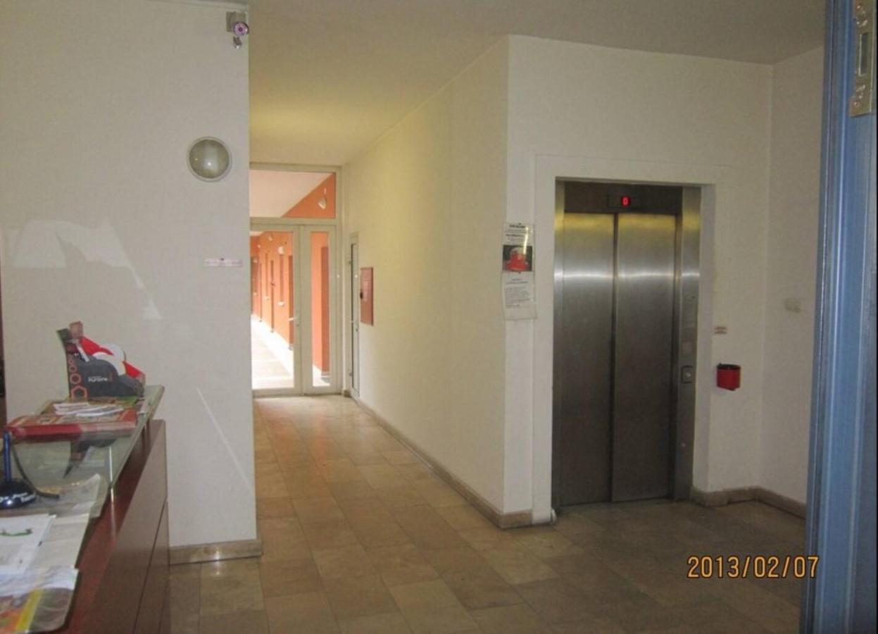 בודפשט Orangehomes One Bedroom Modern Apartment In The City Center מראה חיצוני תמונה